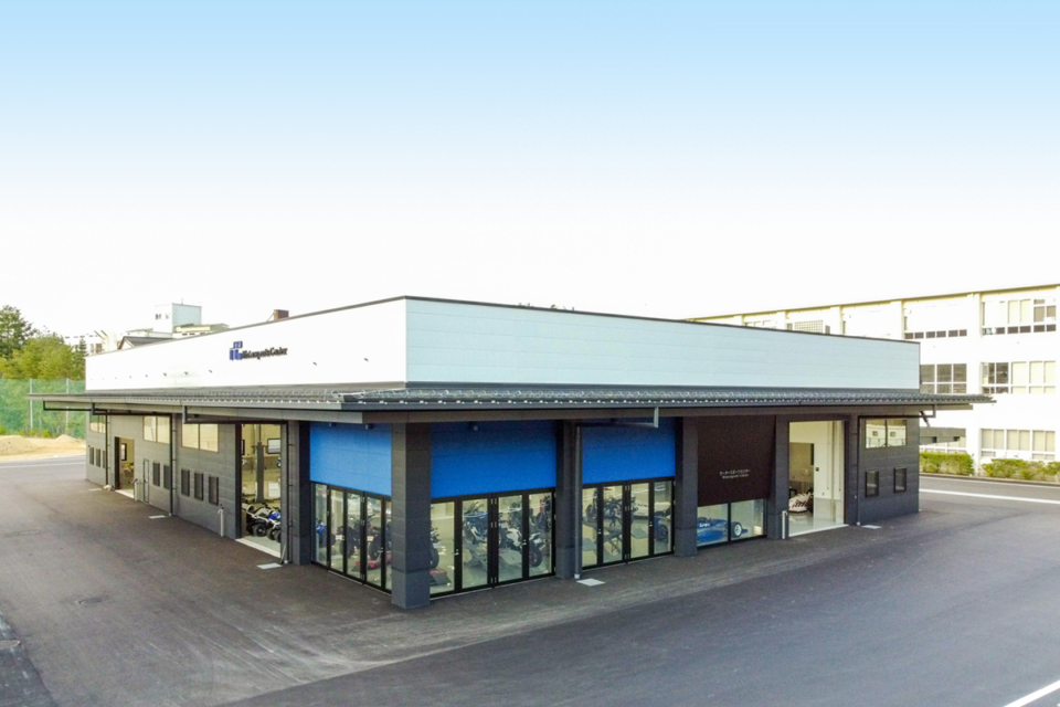 高山短大 モータースポーツセンター外観